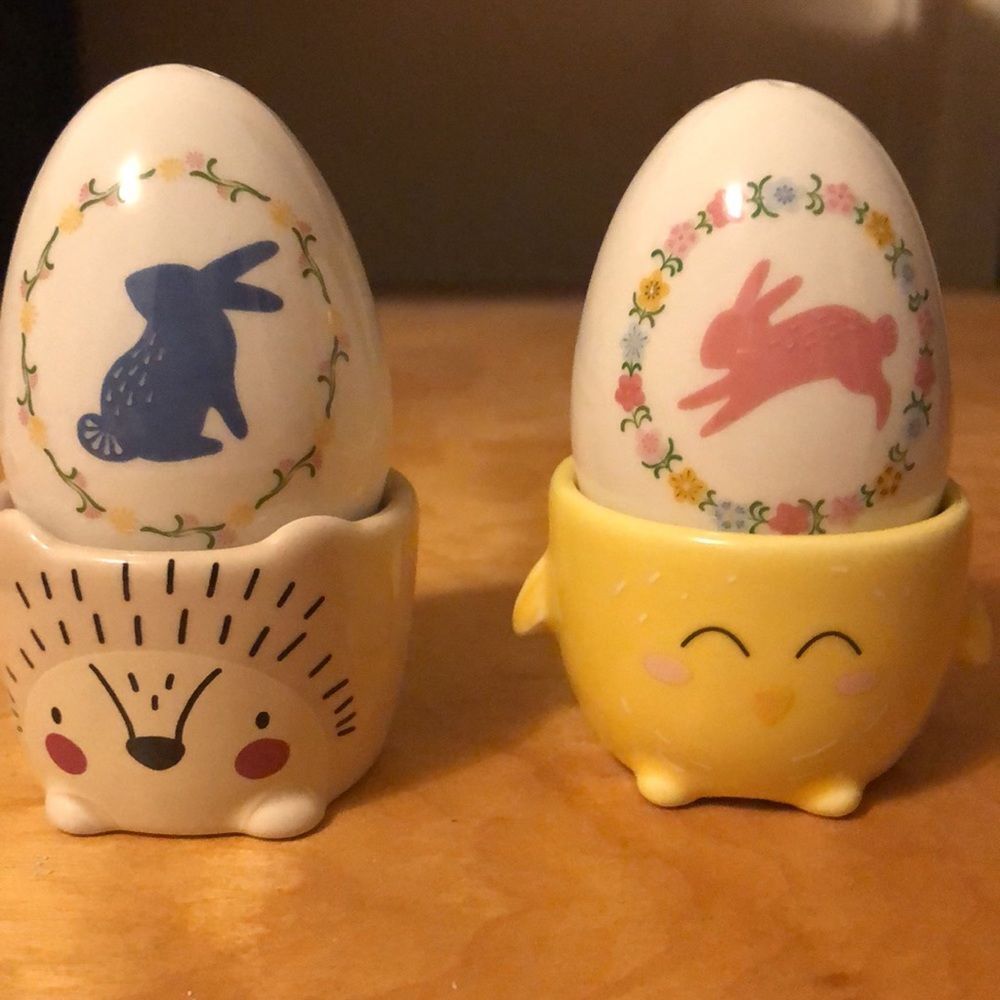 Adorable ceramic Easter bunny egg salt and pepper shakers Eccolo